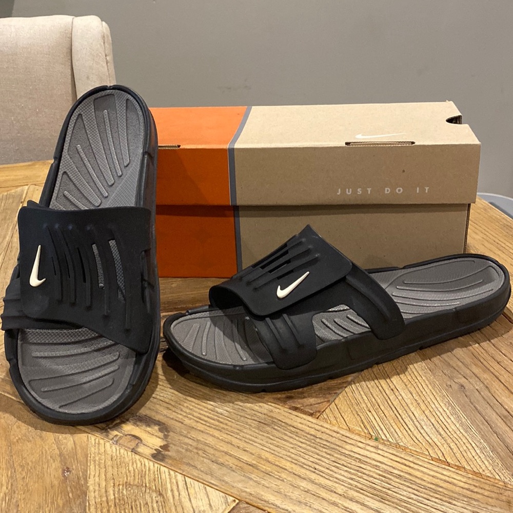 Nike Bati Slide, size 9